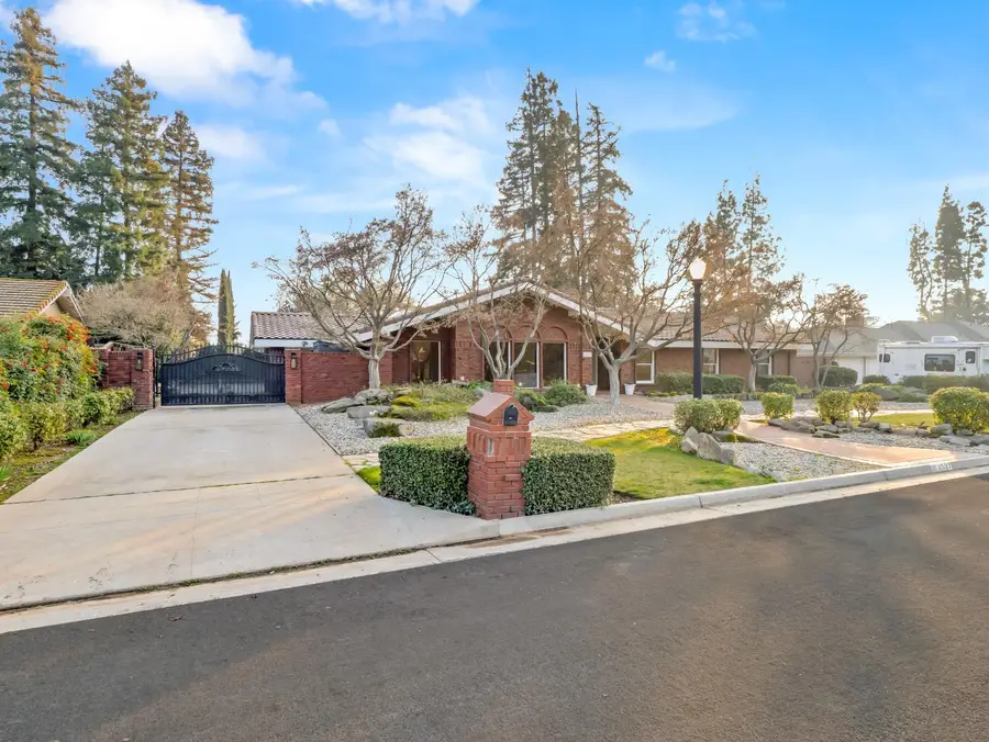 2527 W San Madele Avenue, Fresno, CA 93711 - Image #3