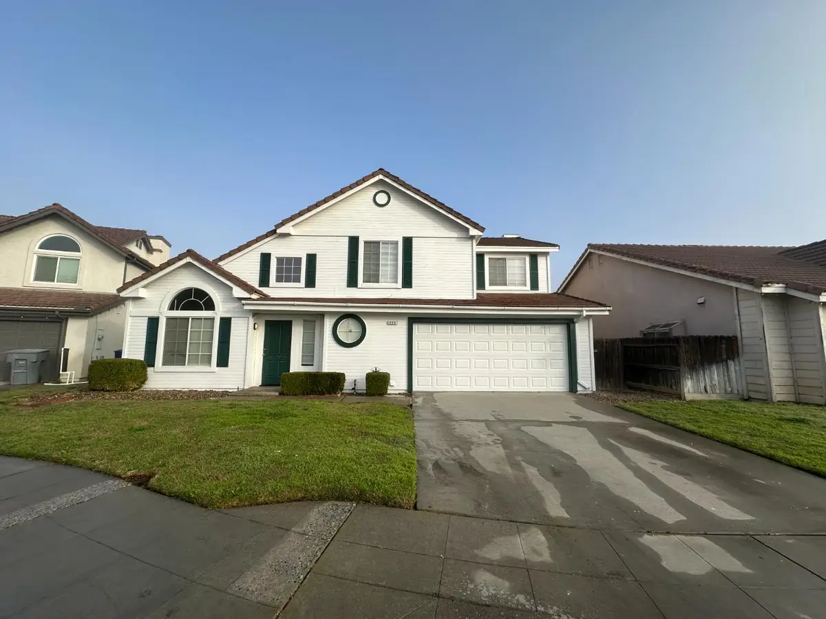 273 W Cromwell Avenue, Clovis, CA 93611 - Image #1