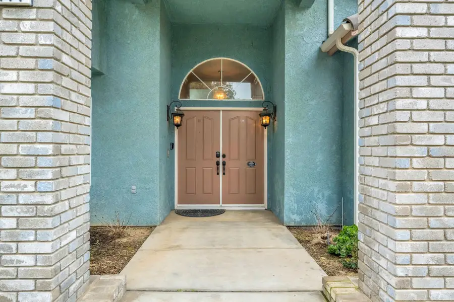 2411 E Salem Avenue, Fresno, CA 93720 - #3