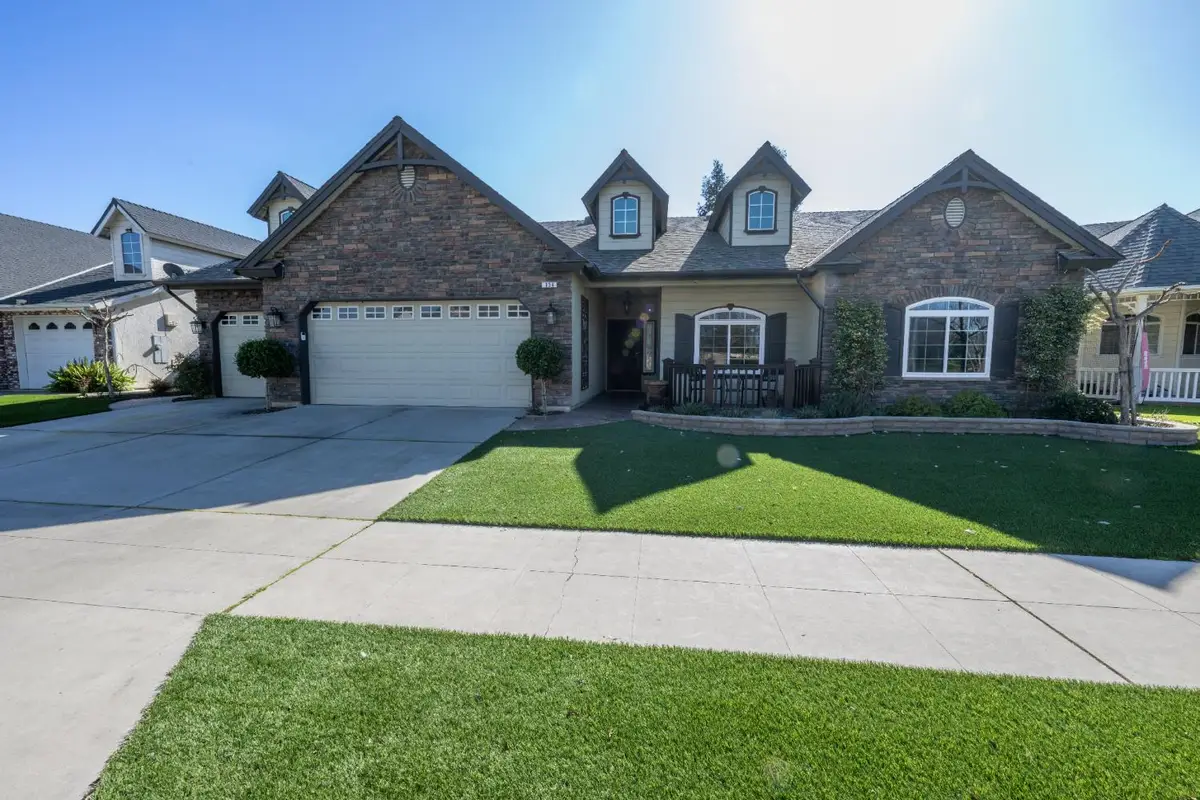 334 Vermont Avenue, Clovis, CA 93619 - #1