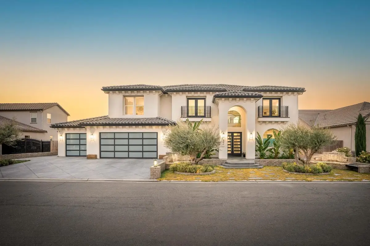 402 S Michelle Ave, Kerman, CA 93630 - #1