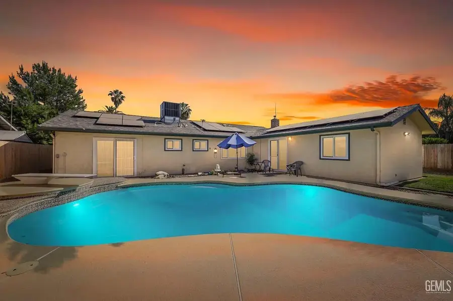 1807 E Sonora Avenue, Tulare, CA 93274 - #2