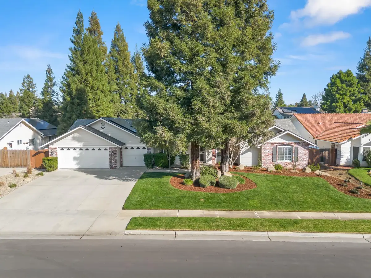 1061 N Armstrong Avenue, Clovis, CA 93611 - #1