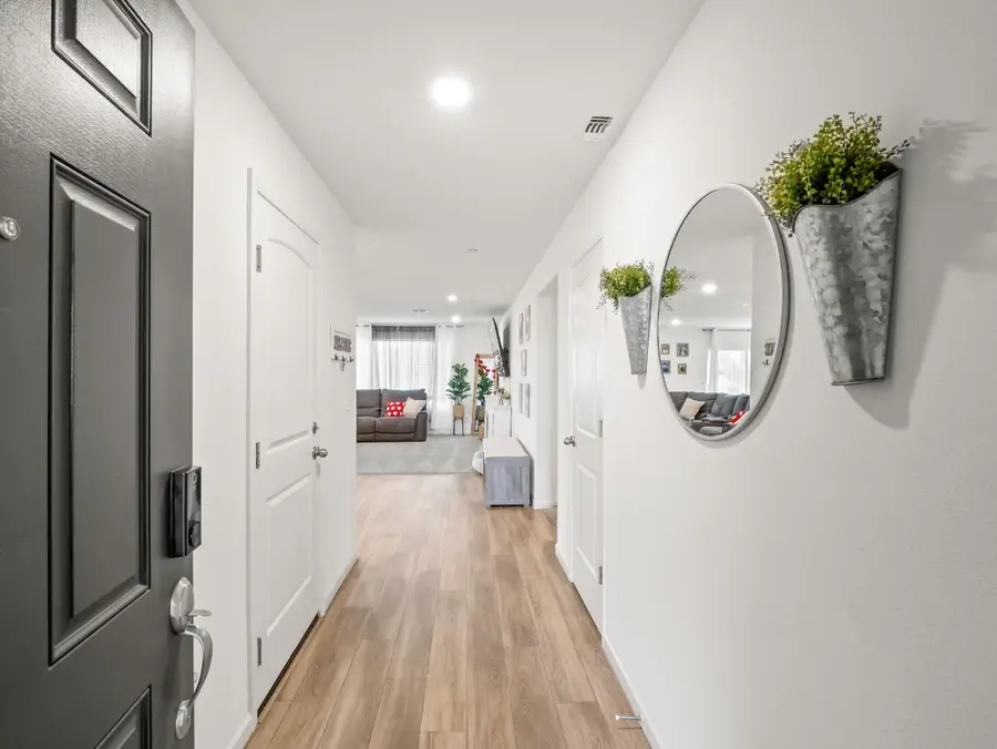 944 S Clover Avenue, Fresno, CA 93727 - #3