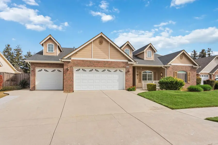 1929 N Harvard Avenue, Clovis, CA 93619 - #2