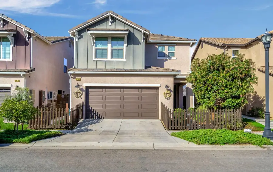 2583 N Mcarthur Avenue, Fresno, CA 93727 - #2