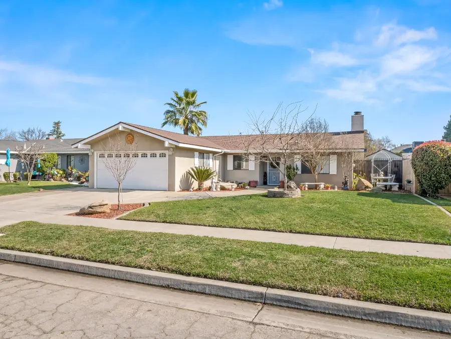 294 N Stanford Avenue, Fresno, CA 93727 - #3