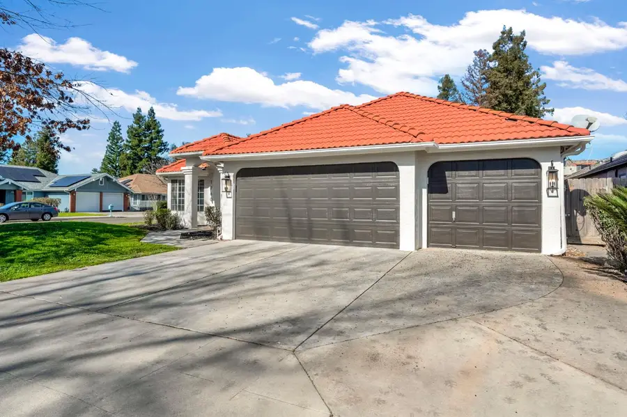 1760 E Omaha Avenue, Fresno, CA 93720 - #3