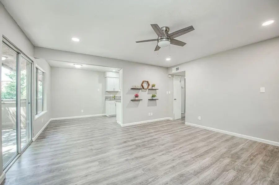 1550 W Ashlan Avenue #208, Fresno, CA 93705 - #3