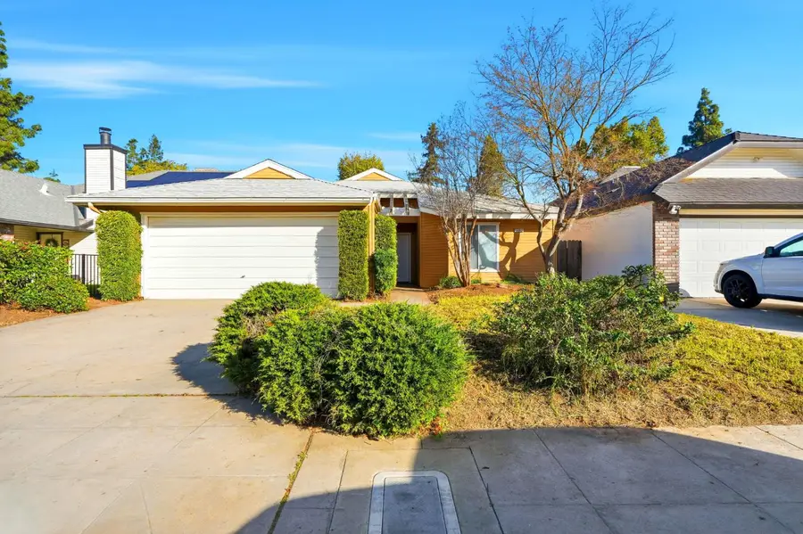 3662 W Harvard Avenue, Fresno, CA 93722 - #2