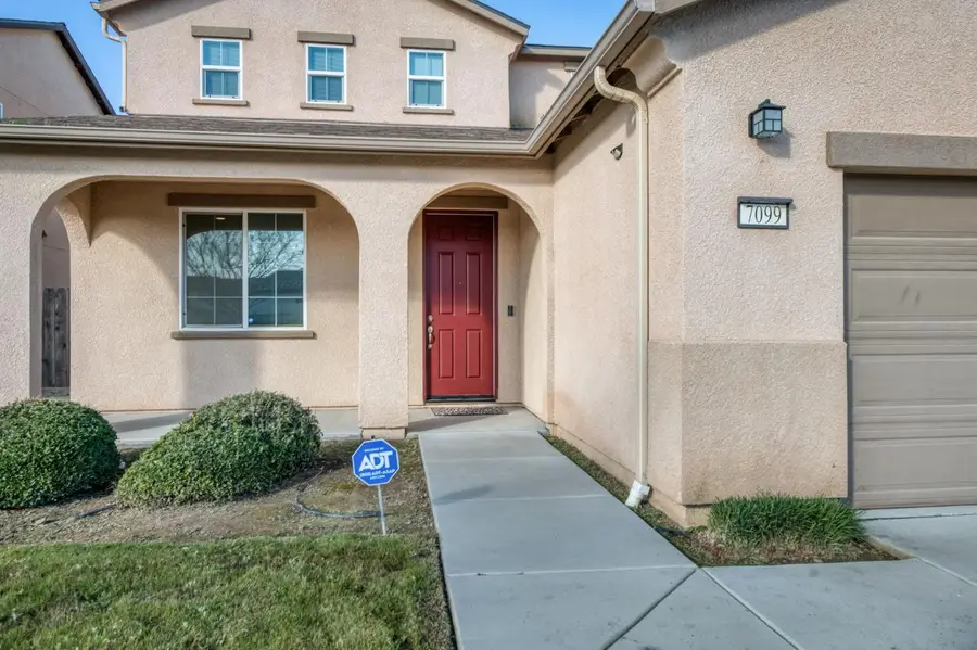 7099 N Shiraz Avenue, Fresno, CA 93722 - #2
