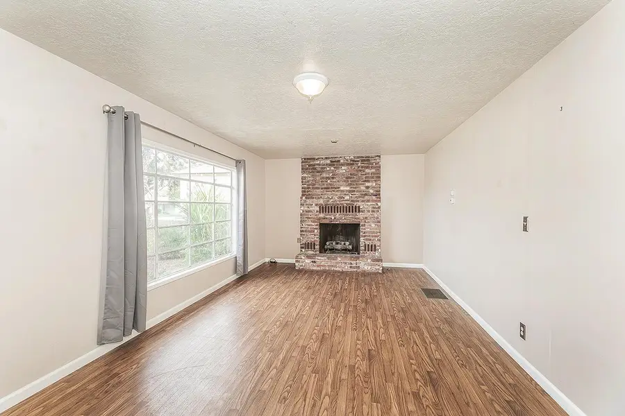 795 W Palm Avenue, Reedley, CA 93654 - #3