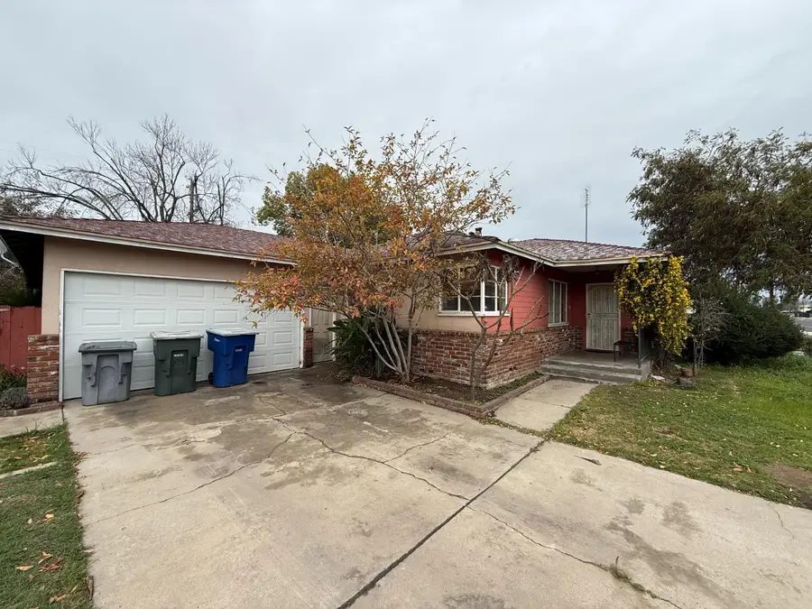 3413 N Millbrook Avenue, Fresno, CA 93726 - #2