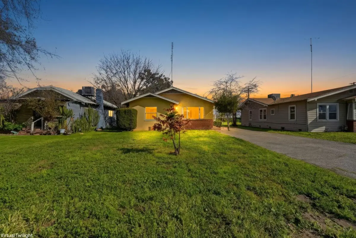 821 S 11th Avenue, Hanford, CA 93230 - #1
