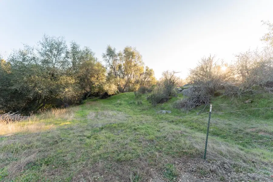 743 Rosemary Ln, Yokuts Valley, CA 93675 - #3