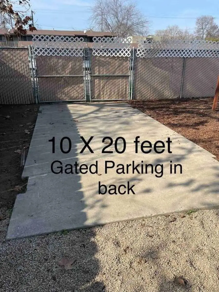 605 N Poplar Avenue, Fresno, CA 93728 - #3