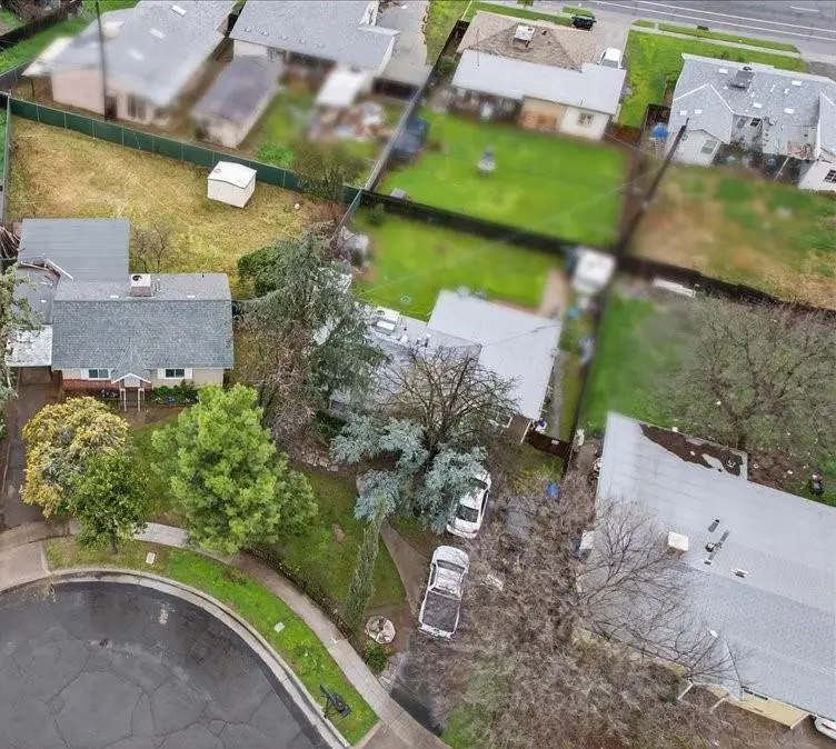 708 W Simpson Avenue, Fresno, CA 93705 - #3