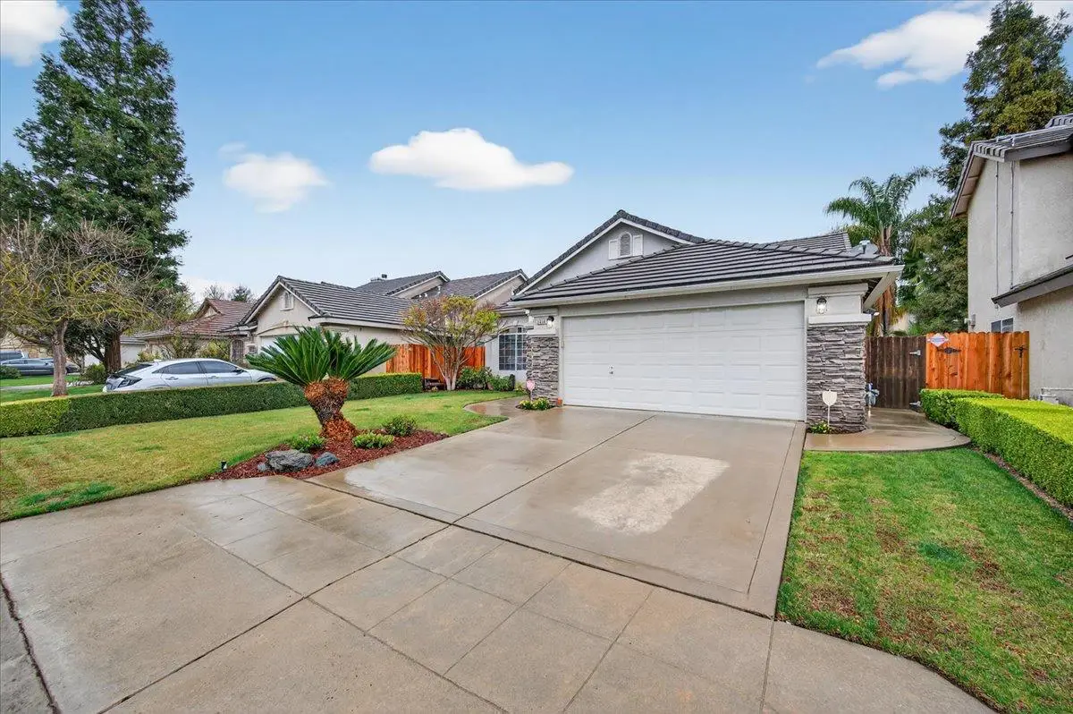 2450 E Fox Glen Avenue, Fresno, CA 93730 - #1