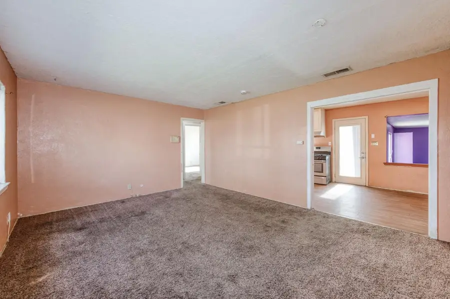 122 E Eden Avenue, Fresno, CA 93706 - #3