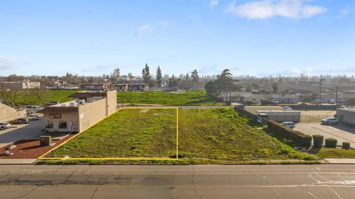 2248 W Monte Vista Avenue, Visalia, CA 93277 - #1