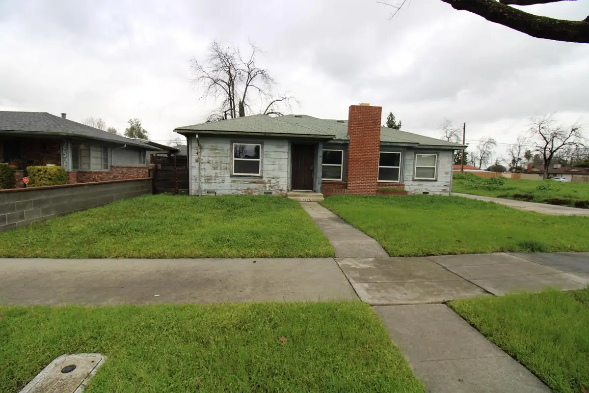 2425 E Brown Avenue, Fresno, CA 93703 - #1