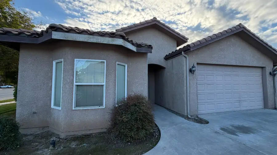 4723 W Clinton Avenue #101, Fresno, CA 93722 - #2