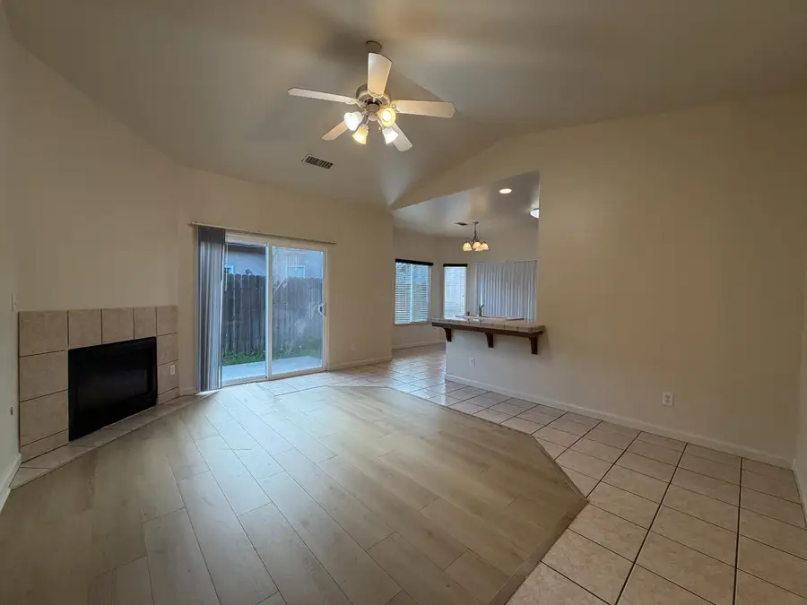 4723 W Clinton Avenue #101, Fresno, CA 93722 - #3