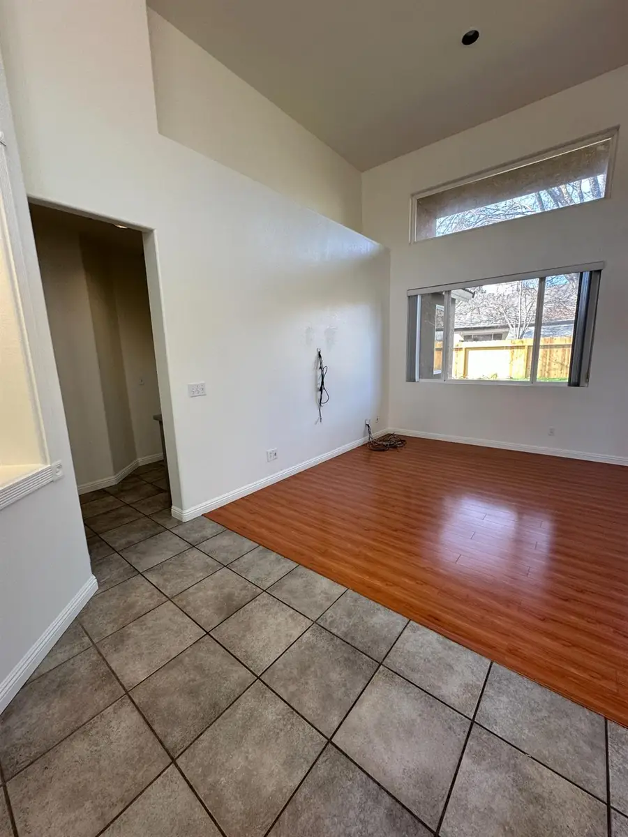 7351 N Bain Avenue, Fresno, CA 93722 - #2