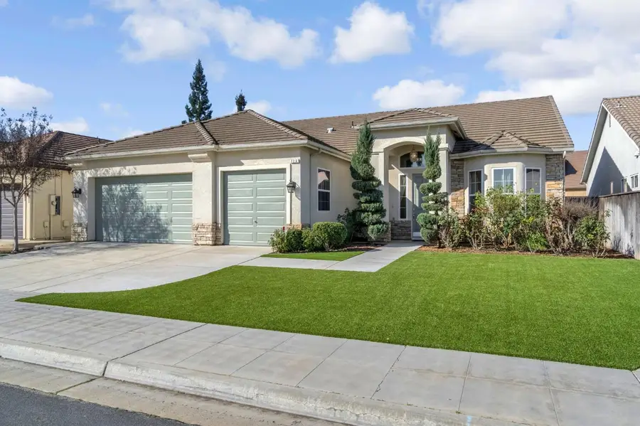 7261 N Ivanhoe Avenue, Fresno, CA 93722 - #2