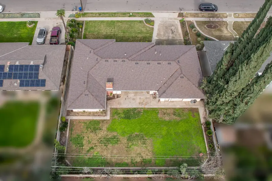 4948 E Townsend Avenue, Fresno, CA 93727 - #2
