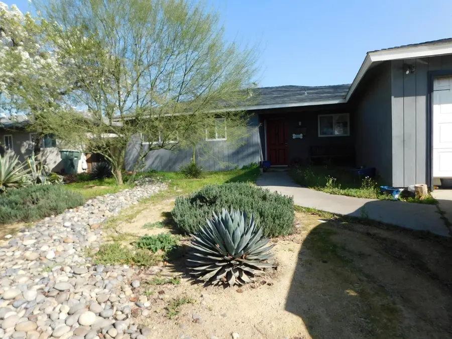 3762 N Claremont Avenue N, Fresno, CA 93727 - #2