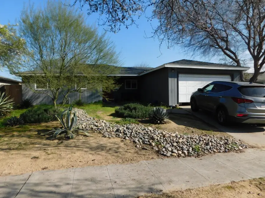 3762 N Claremont Avenue N, Fresno, CA 93727 - #3