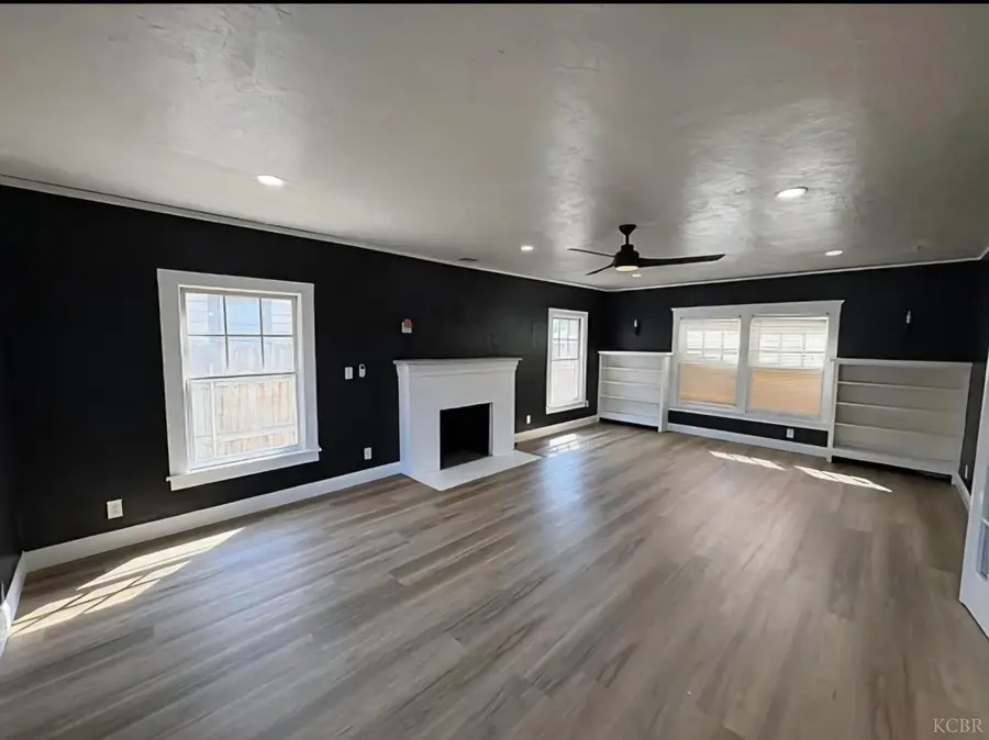 209 E 11th Street, Hanford, CA 93230 - #2