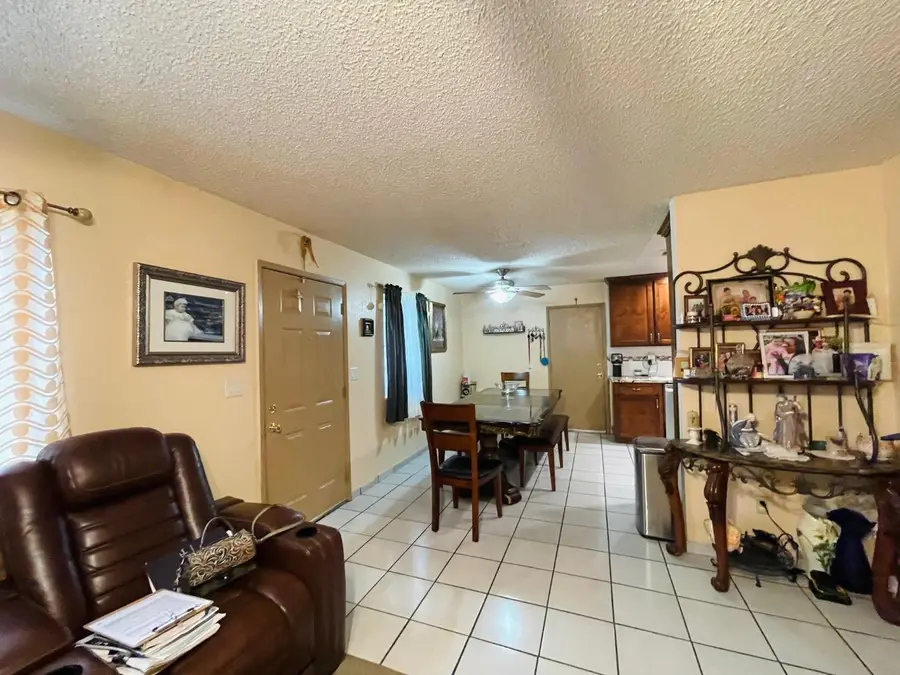 2909 W Freeland Street, Caruthers, CA 93609 - #3