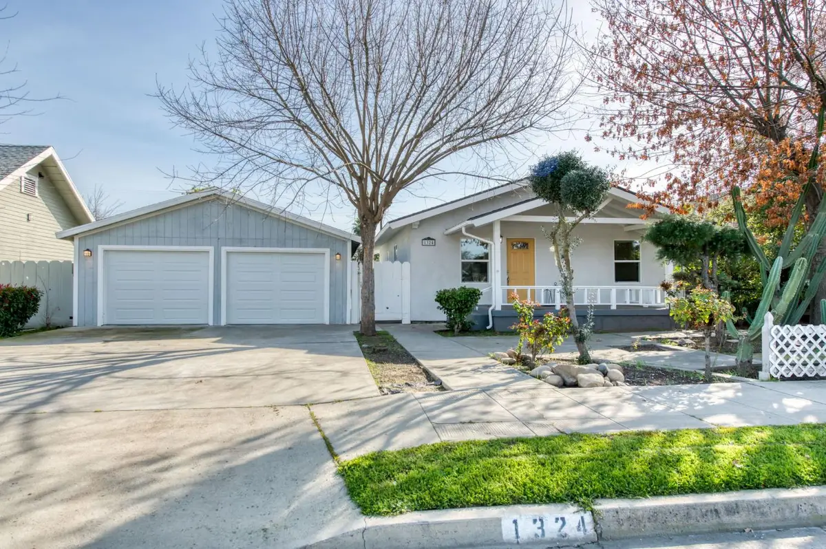 1324 Union Street, Kingsburg, CA 93631 - #1