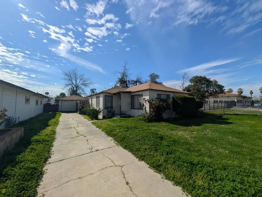 2564 E Floradora Avenue, Fresno, CA 93703 - #2
