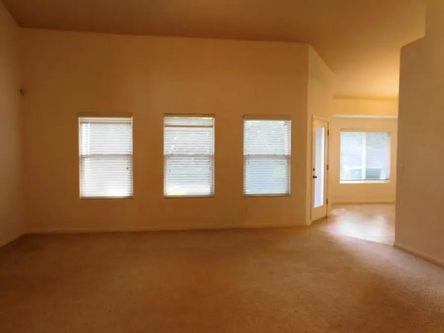 5189 W Beechwood Avenue, Fresno, CA 93722 - #3