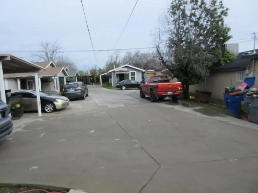 150 W Whites Bridge Avenue, Fresno, CA 93706 - #2