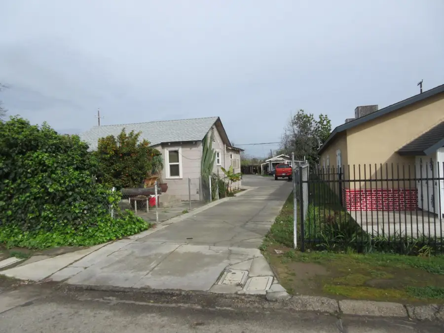 150 W Whites Bridge Avenue, Fresno, CA 93706 - #3