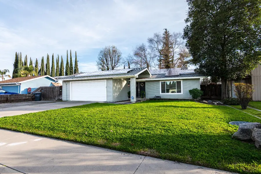 4721 W College Avenue, Visalia, CA 93277 - #2