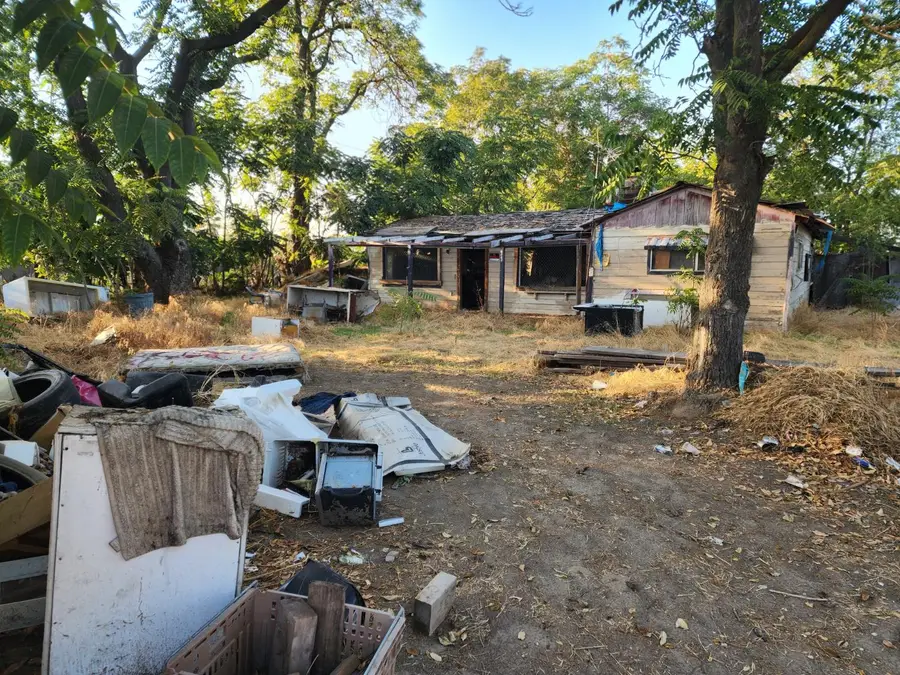 1630 E American Avenue, Fresno, CA 93725 - #2