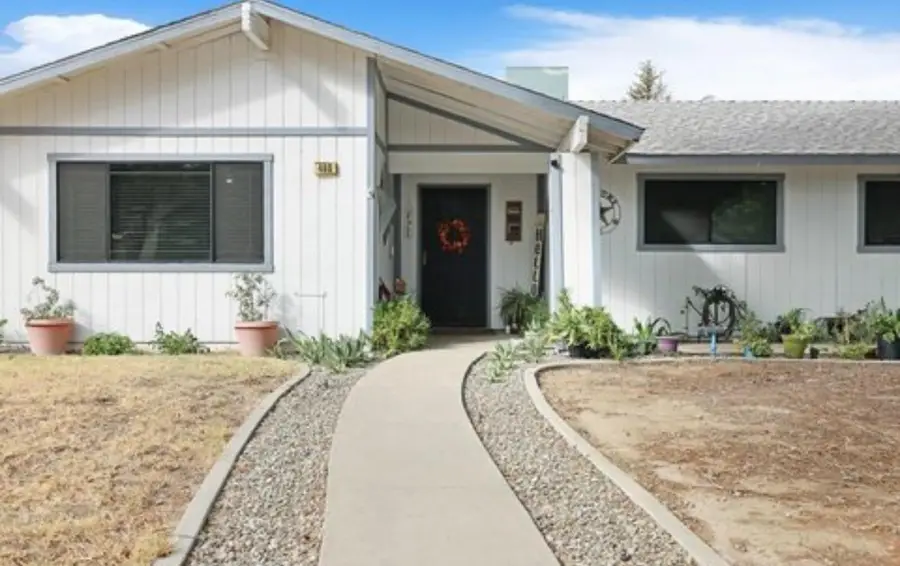 460 W Sacramento Street, Coalinga, CA 93210 - #2