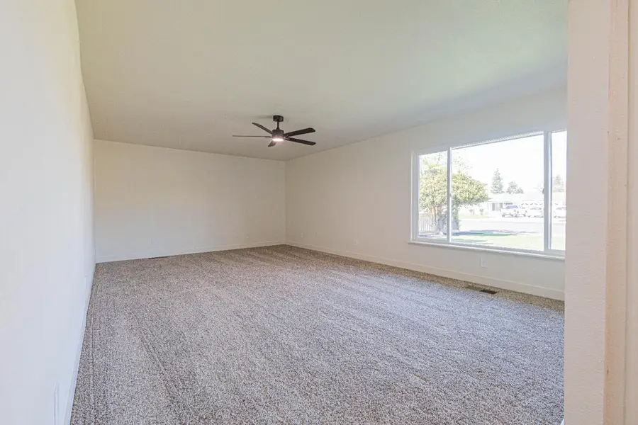 174 N Park Drive, Madera, CA 93637 - #2