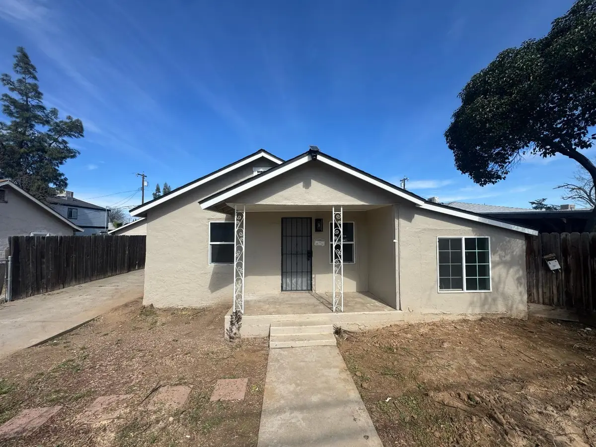 2743 E Hammond Avenue, Fresno, CA 93703 - #1