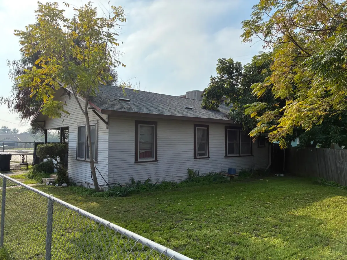 1215 N Court Street, Visalia, CA 93291 - #1
