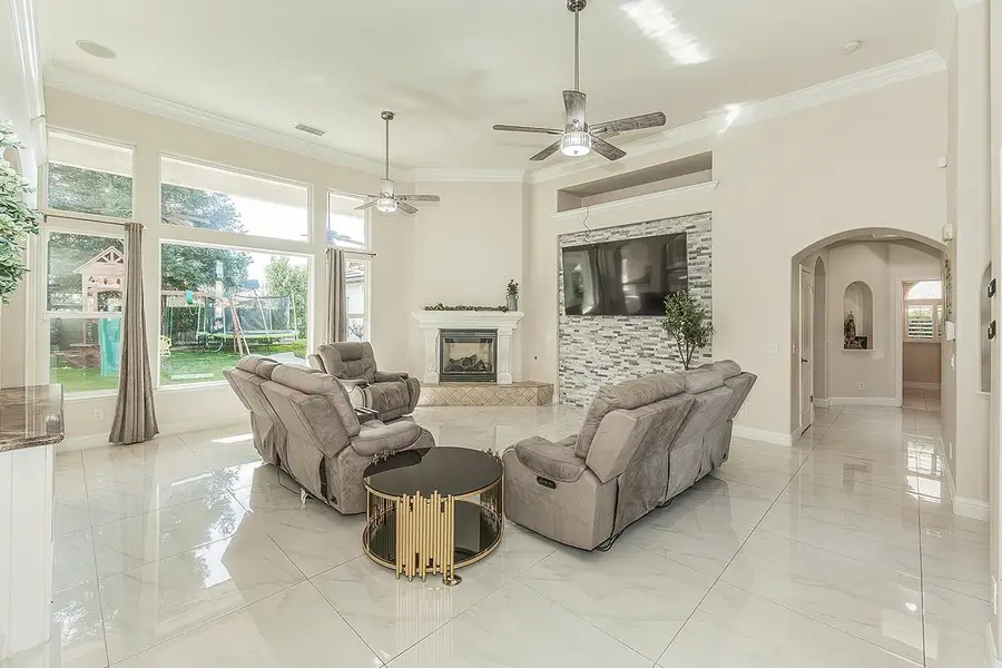 2888 Ashcroft Avenue, Clovis, CA 93611 - #2