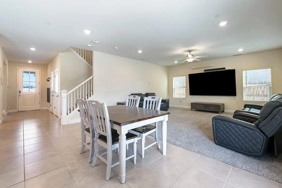 6883 E Robinson Avenue, Fresno, CA 93727 - #2