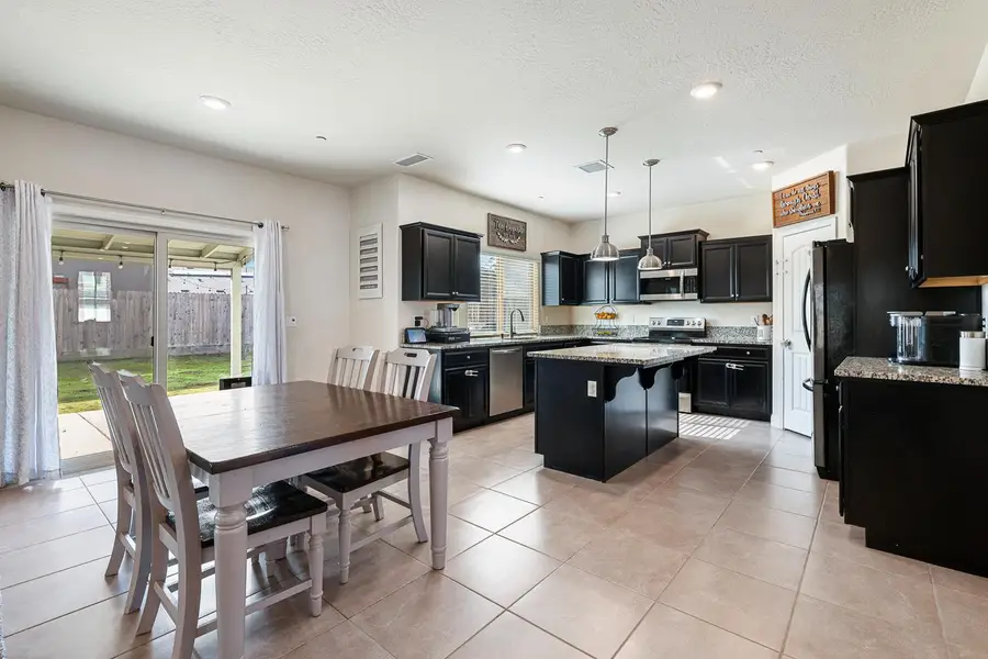 6883 E Robinson Avenue, Fresno, CA 93727 - #3