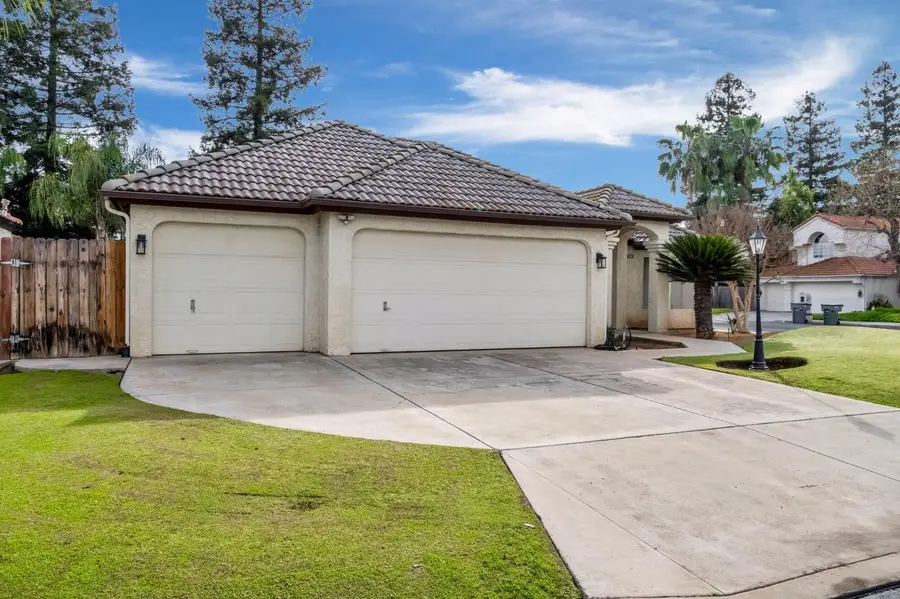 8278 N Sharon Avenue, Fresno, CA 93720 - #3