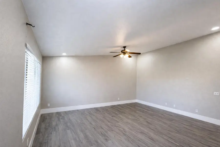 5691 W Santa Ana Avenue, Fresno, CA 93722 - #2